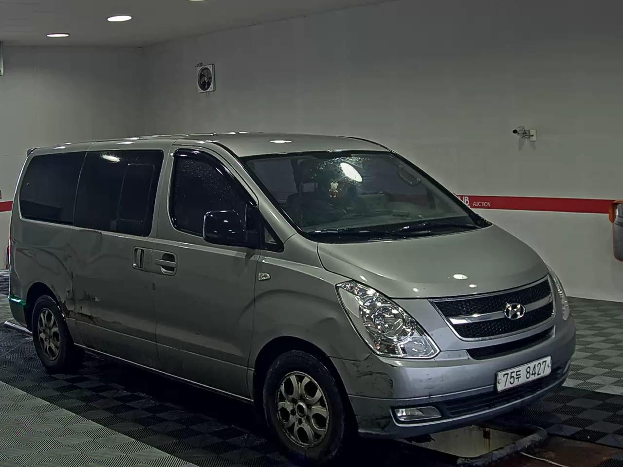 هيونداي جراند ستاركس 11 Seater ديزل Cvx لكجري 2013 فاخر