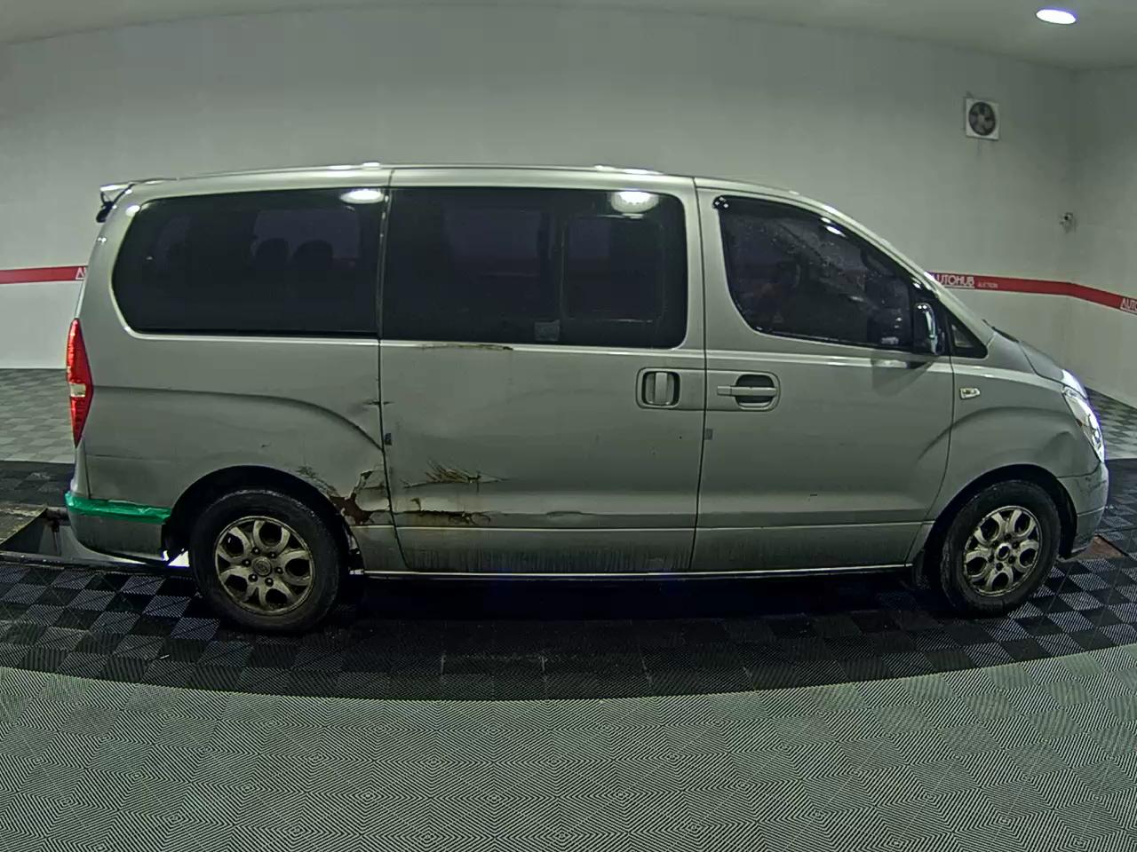 هيونداي جراند ستاركس 11 Seater ديزل Cvx لكجري 2013 فاخر