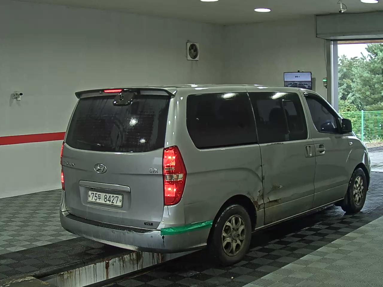 هيونداي جراند ستاركس 11 Seater ديزل Cvx لكجري 2013 فاخر