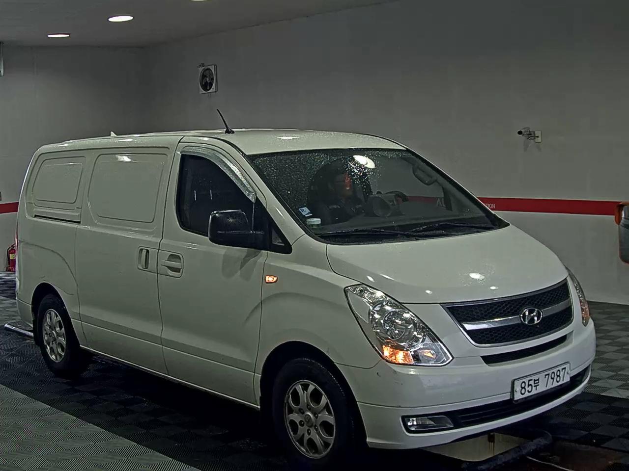 هيونداي جراند ستاركس 3 Seater ديزل فان Cvx لكجري 2011 VAN فاخر