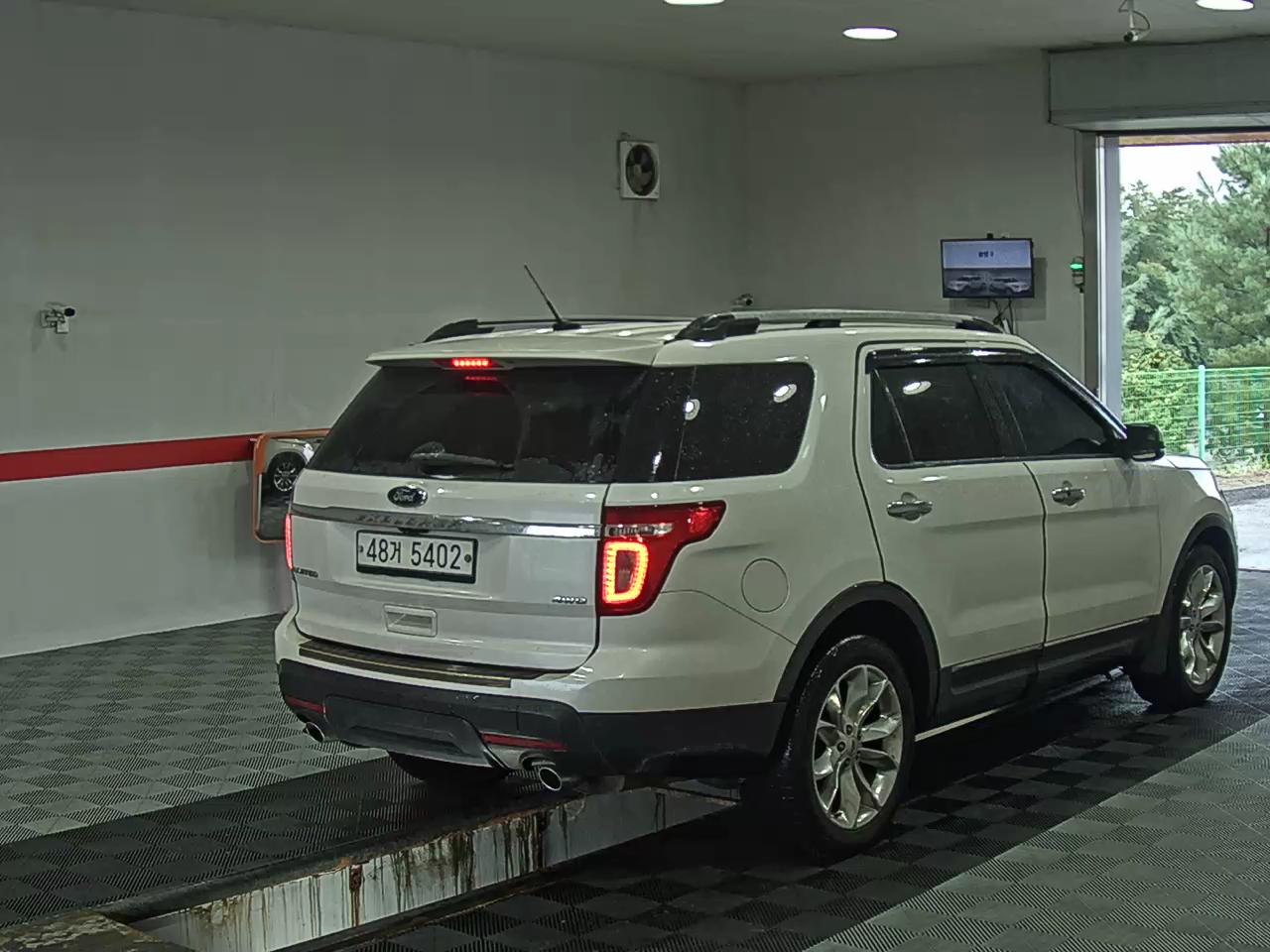 فورد إكسبلورر (5Th Gen) 3.5 V6 دفع رباعي ليميتد 2014