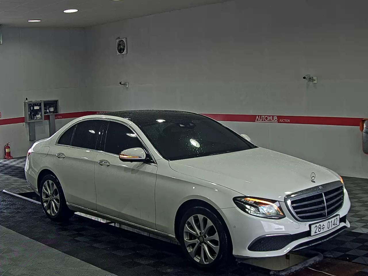مرسيدس بنز E Class (5Th Gen) E300 فورماتيك إكسكلوسيف 2017 4MATIC إكسكلوسيف