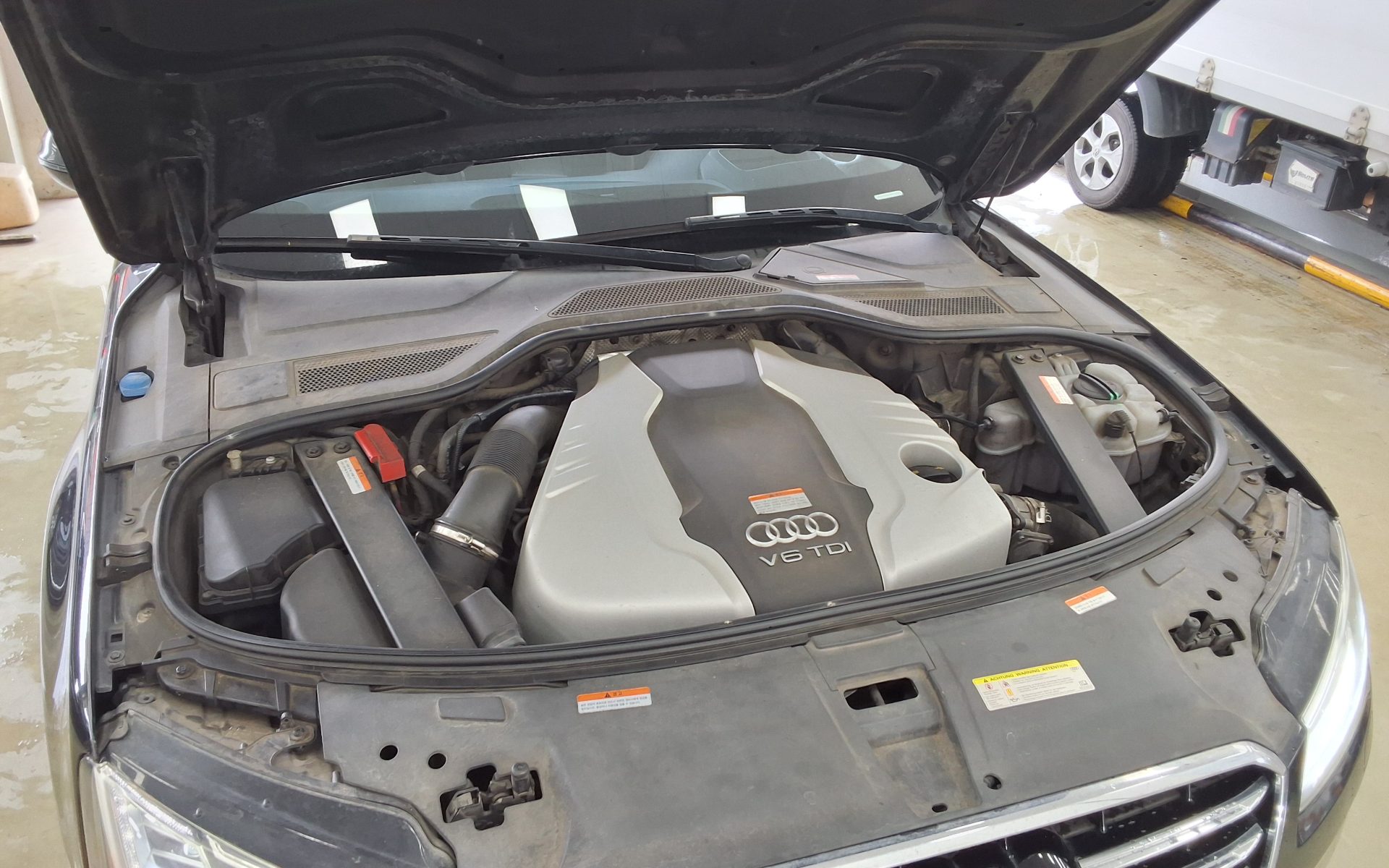 أودي إيه 8 (3Rd Gen) 50 TDI كواترو 2015