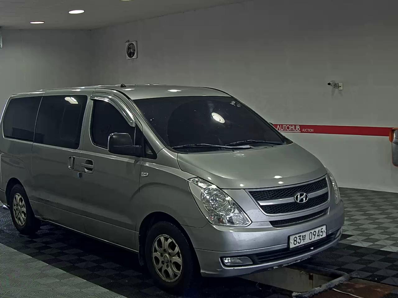 هيونداي جراند ستاركس 5 Seater ديزل فان Cvx بريميوم 2015 VAN بريميوم