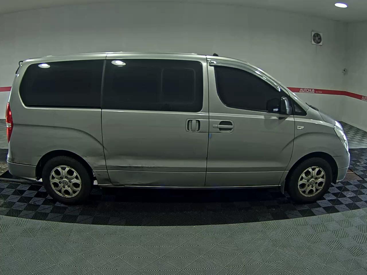 هيونداي جراند ستاركس 5 Seater ديزل فان Cvx بريميوم 2015 VAN بريميوم