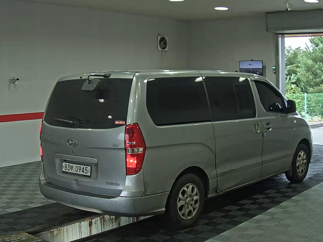 هيونداي جراند ستاركس 5 Seater ديزل فان Cvx بريميوم 2015 VAN بريميوم