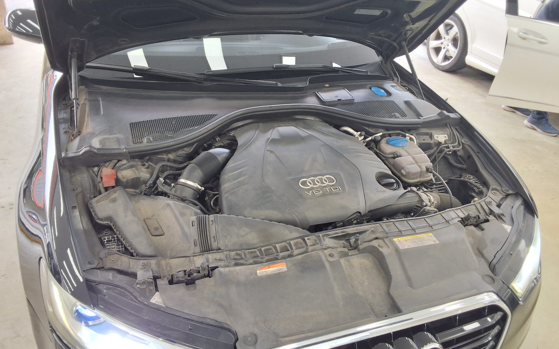أودي إيه 6 (4Th Gen) 3.0 TDI كواترو 2012