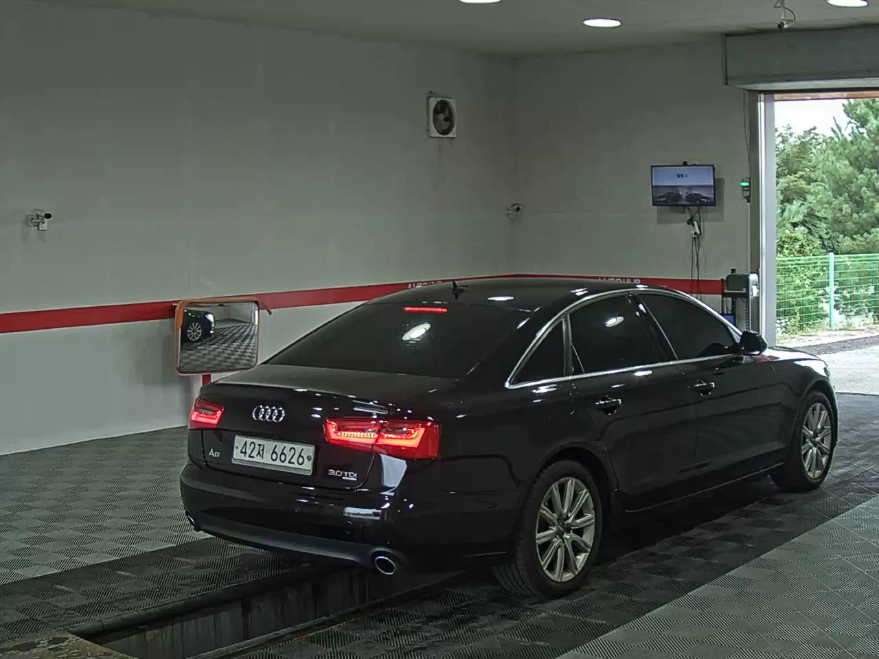 أودي إيه 6 (4Th Gen) 3.0 TDI كواترو 2012