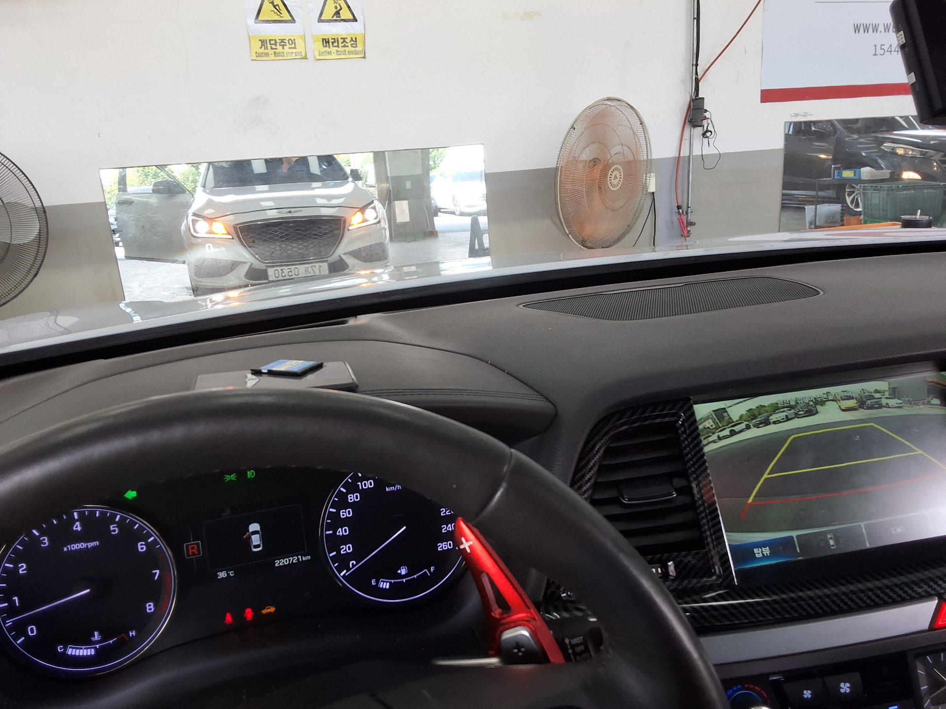هيونداي جينيسيس Dh G330 دفع كلي بريميوم 2016 دفع رباعي بريميوم
