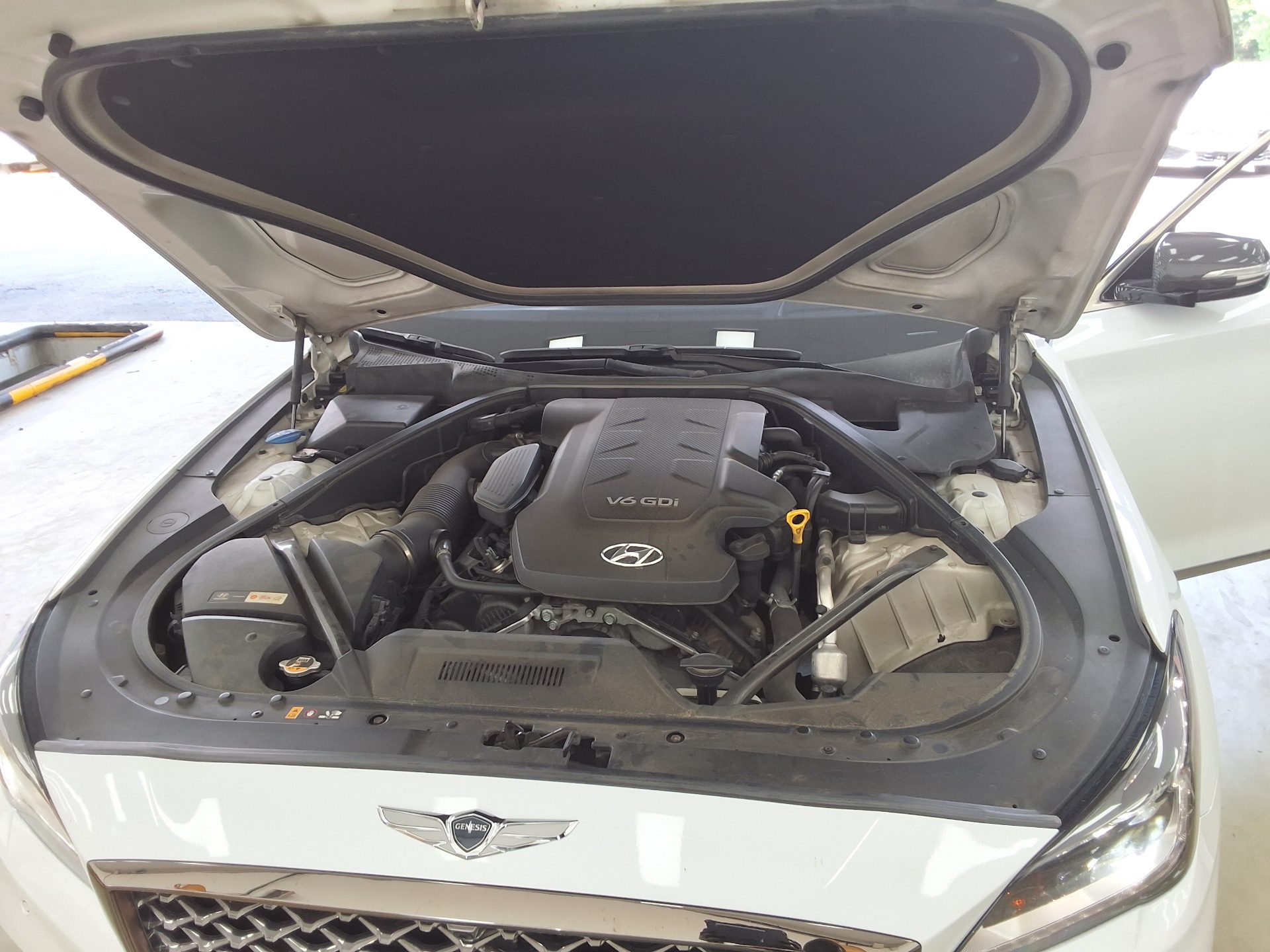 هيونداي جينيسيس Dh G330 دفع كلي بريميوم 2016 دفع رباعي بريميوم
