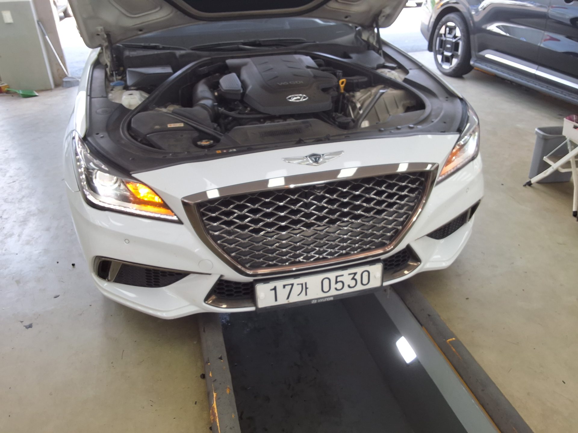 هيونداي جينيسيس Dh G330 دفع كلي بريميوم 2016 دفع رباعي بريميوم