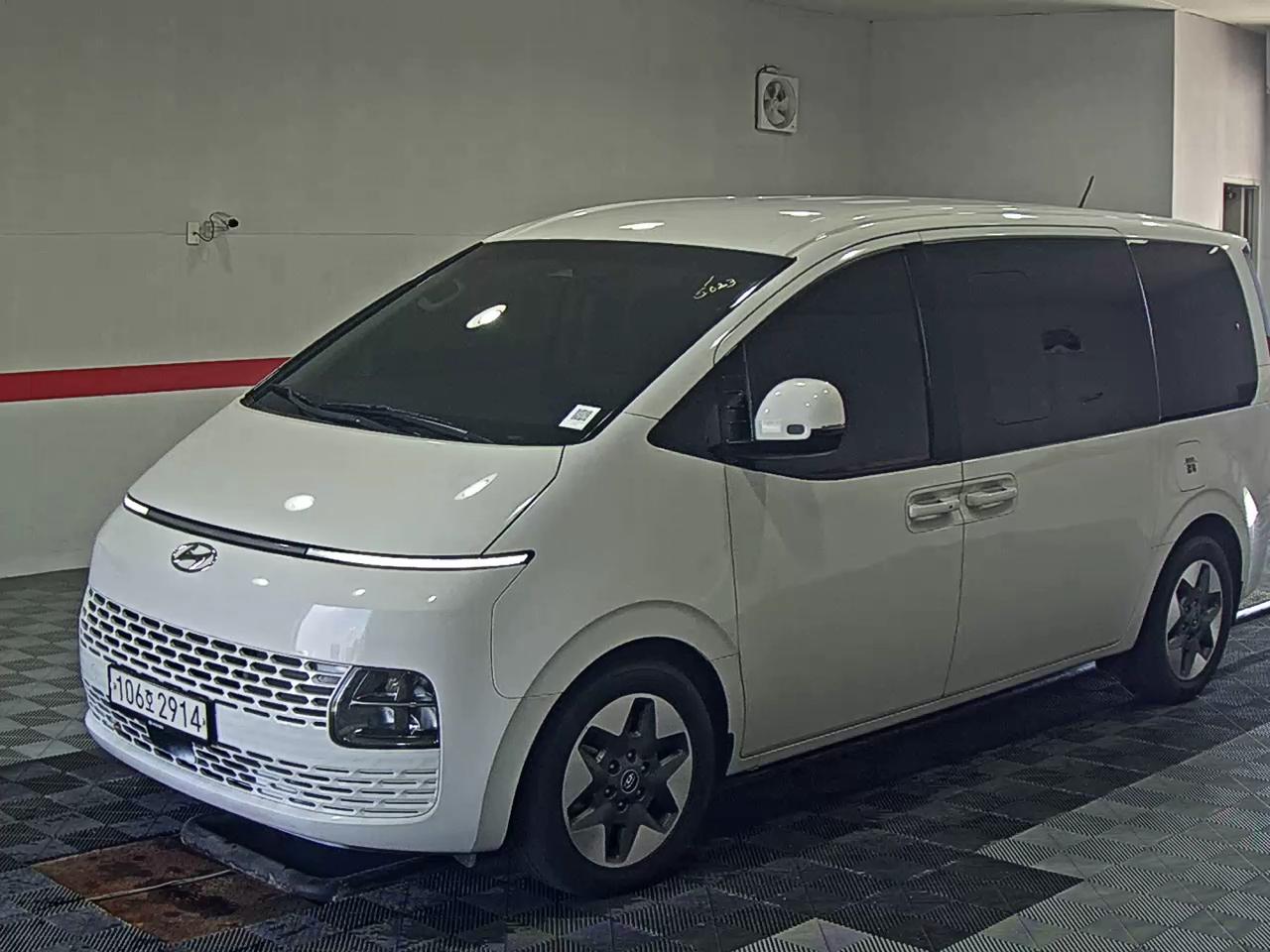 Hyundai Staria