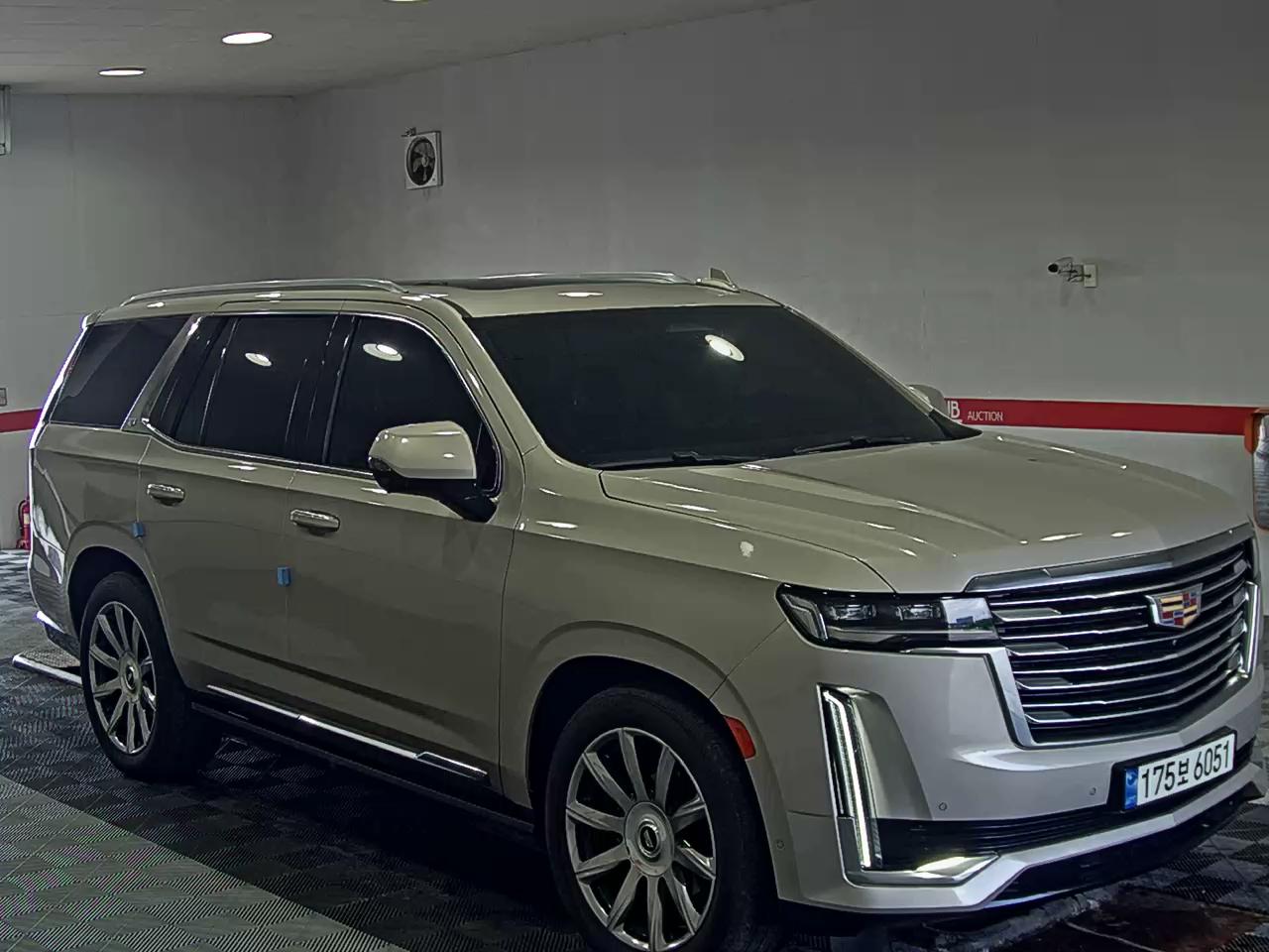 كاديلاك Escalade (5Th Gen) 6.2 V8 بريميوم لكجري بلاتينيوم 2022 بريميوم فاخر