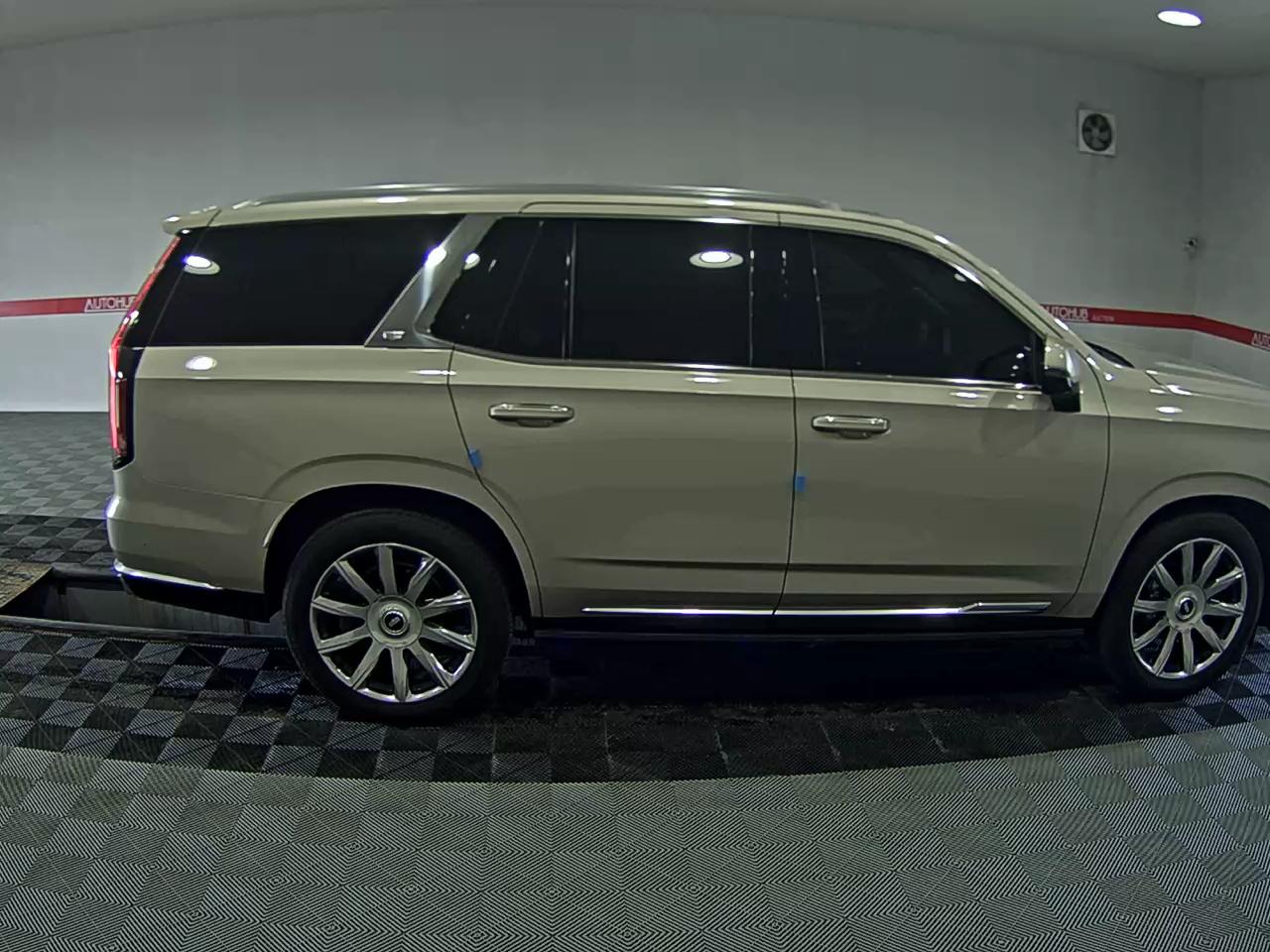 كاديلاك Escalade (5Th Gen) 6.2 V8 بريميوم لكجري بلاتينيوم 2022 بريميوم فاخر
