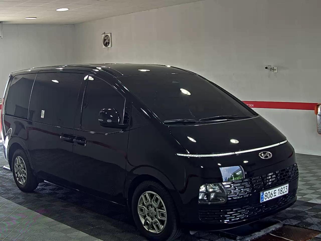 هيونداي ستاريا 2023 MODERN