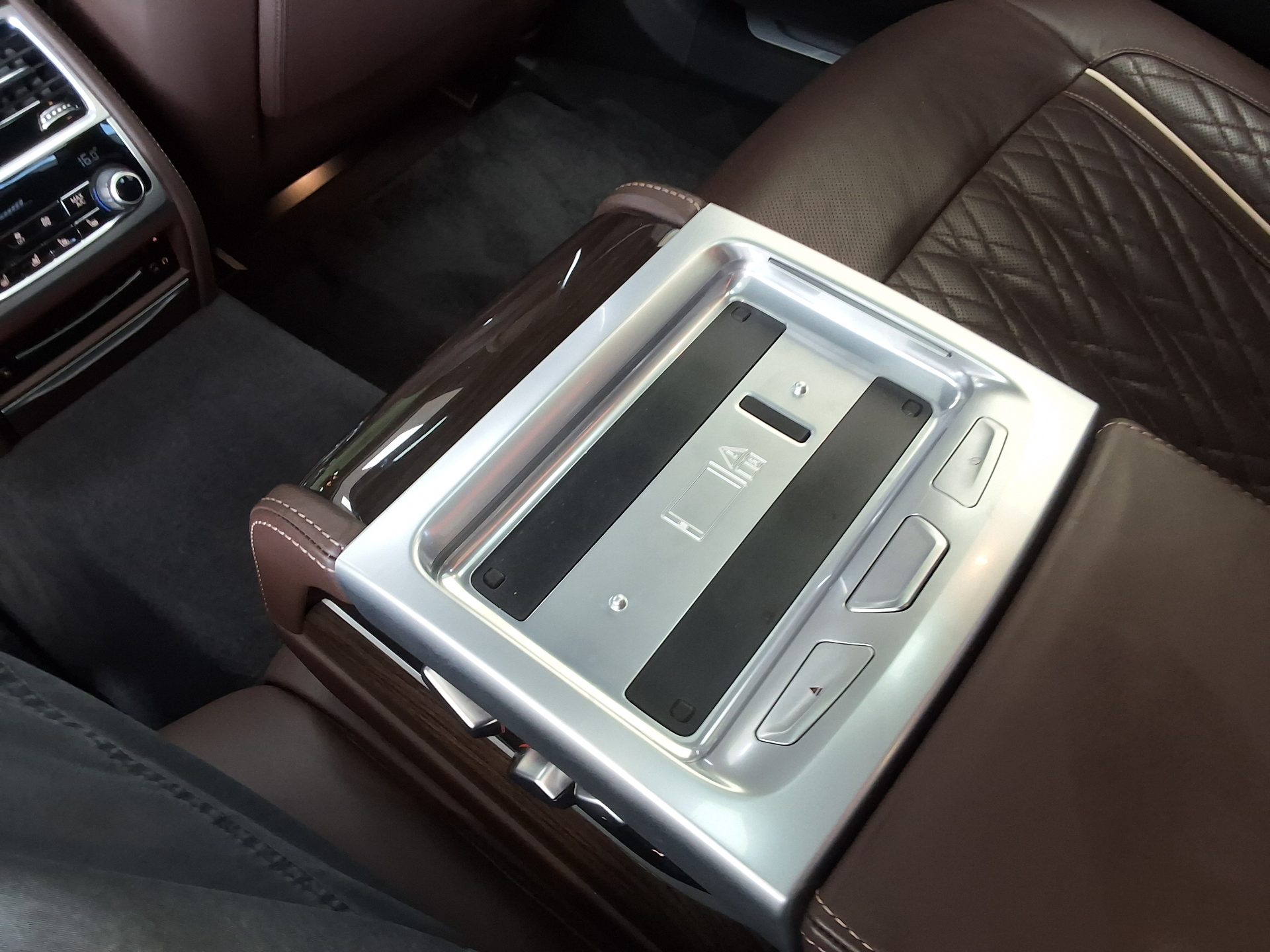 بي إم دبليو 7 Series (6Th Gen) 740Li إكس درايف Design Pure Excellence 2022 740Li