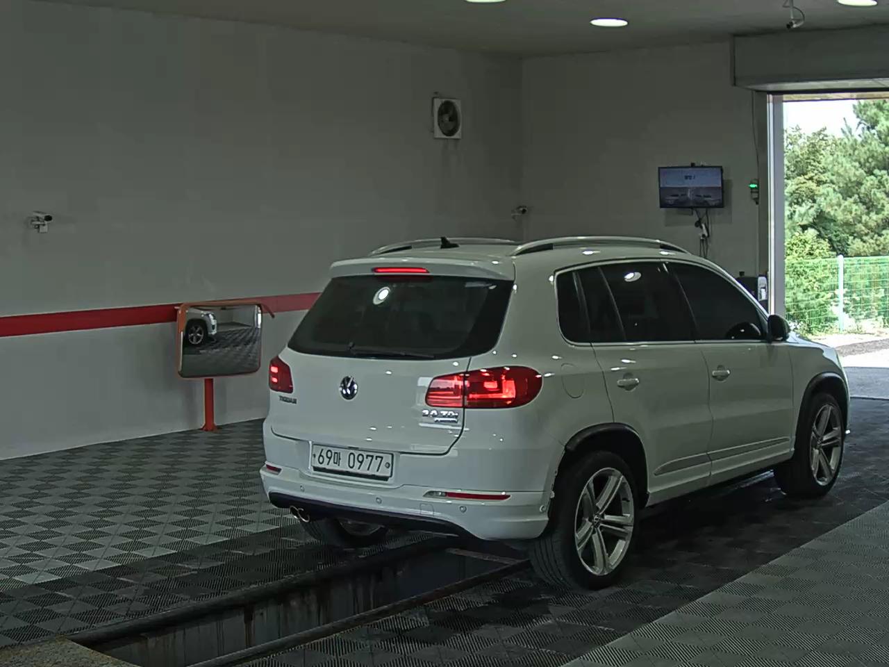 فولكس فاجن تيجوان 2.0 TDI Bluemotion R Line 2016 LINE