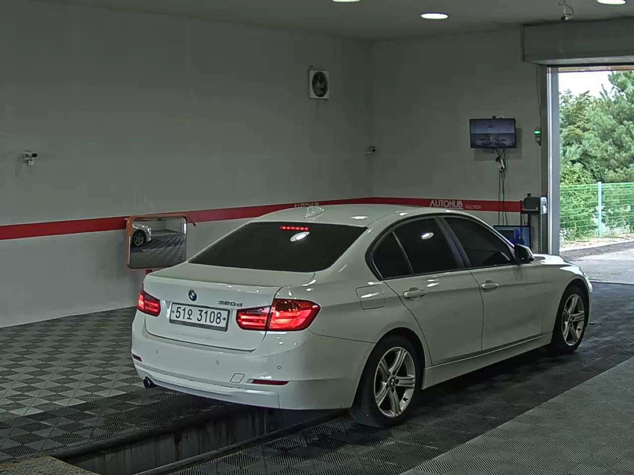 بي إم دبليو 3 Series (6Th Gen) 320D 2013 320d