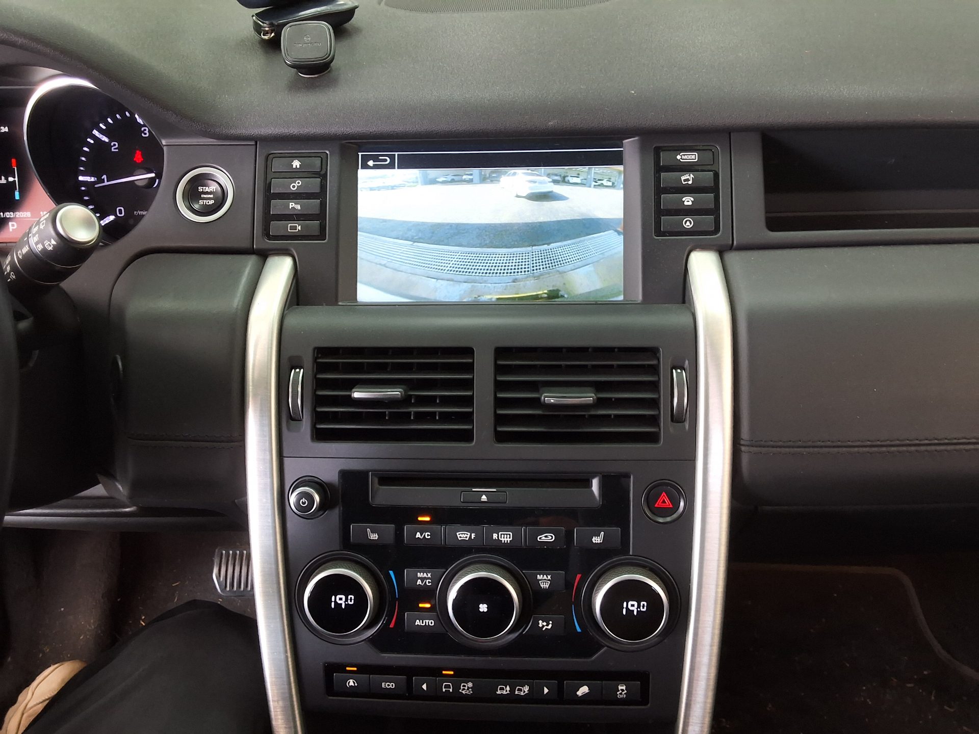 لاند روفر Rover Discovery Sport 2.2 Sd4 Hse لكجري 2015 SPORT فاخر
