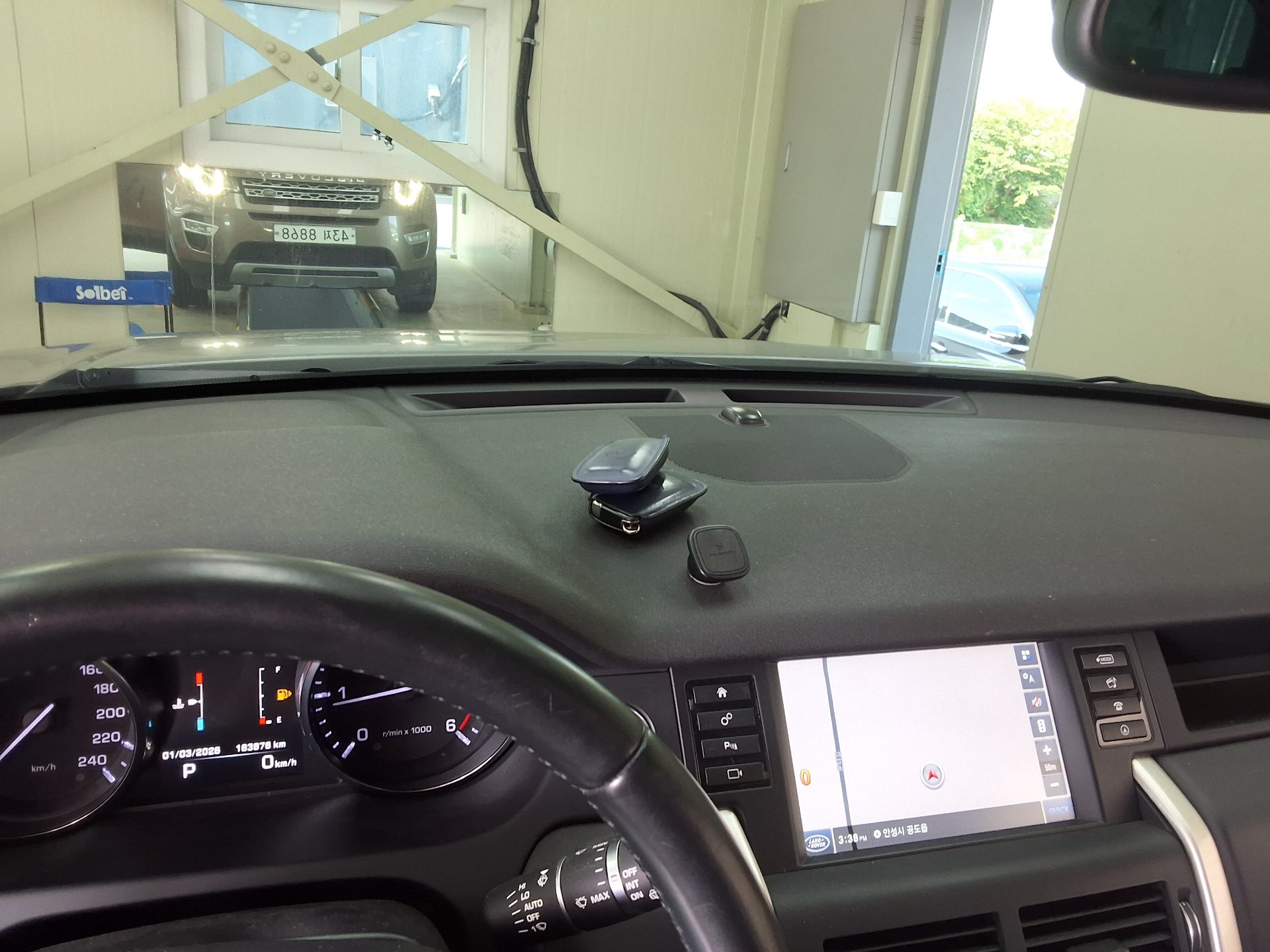 لاند روفر Rover Discovery Sport 2.2 Sd4 Hse لكجري 2015 SPORT فاخر