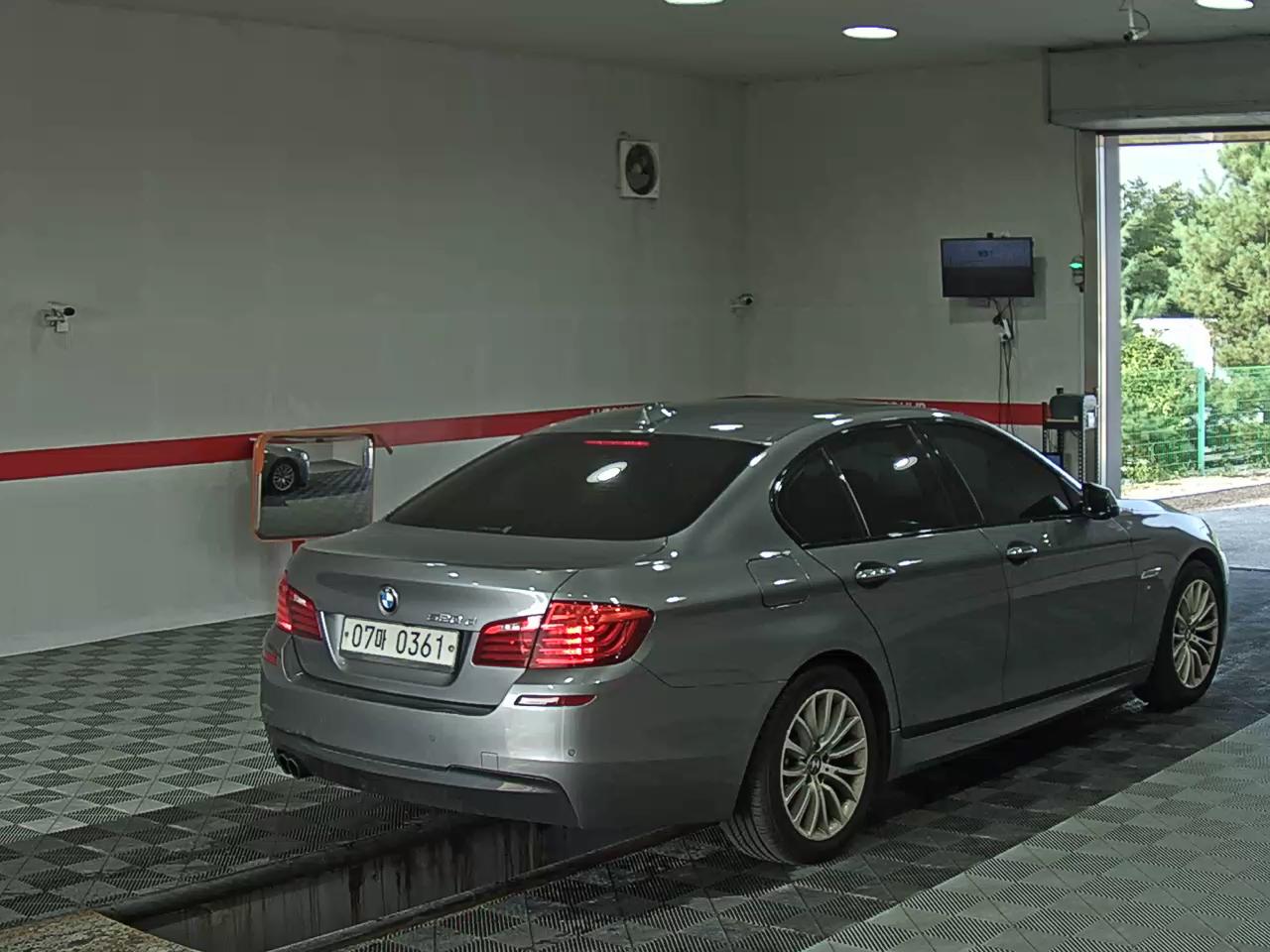 بي إم دبليو 5 Series (6Th Gen) 520D M Aerodynamic 2016 520d