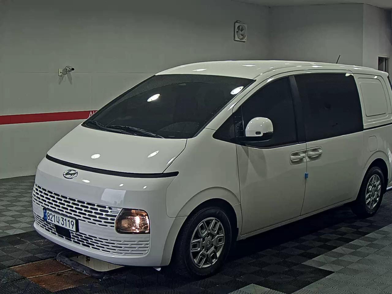 Hyundai Staria