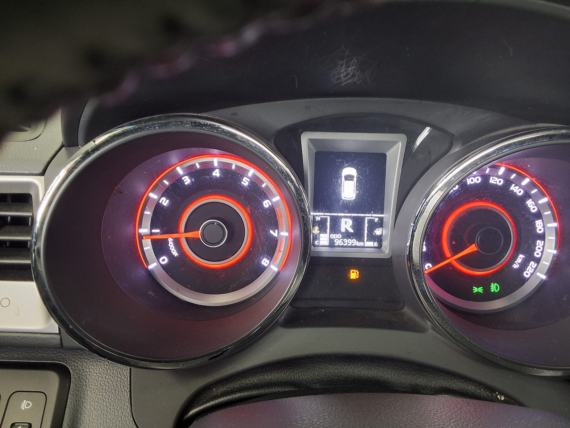 كي جي موبيليتي Mobility (سانج يونج) تيفولي بنزين دفع ثنائي إل إكس لكجري موديل 2016 فاخر