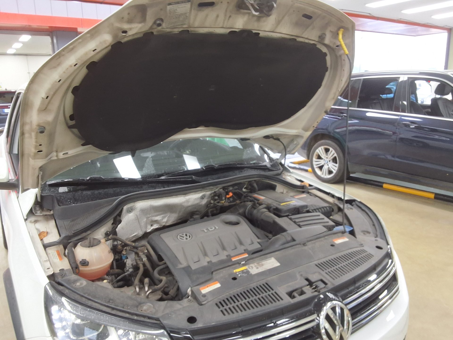فولكس فاجن تيجوان 2.0 TDI Bluemotion R Line 2014 LINE
