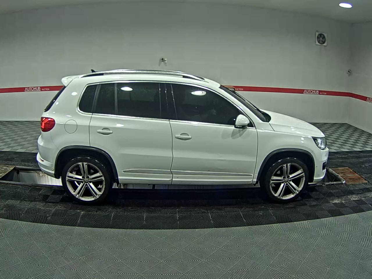 فولكس فاجن تيجوان 2.0 TDI Bluemotion R Line 2014 LINE