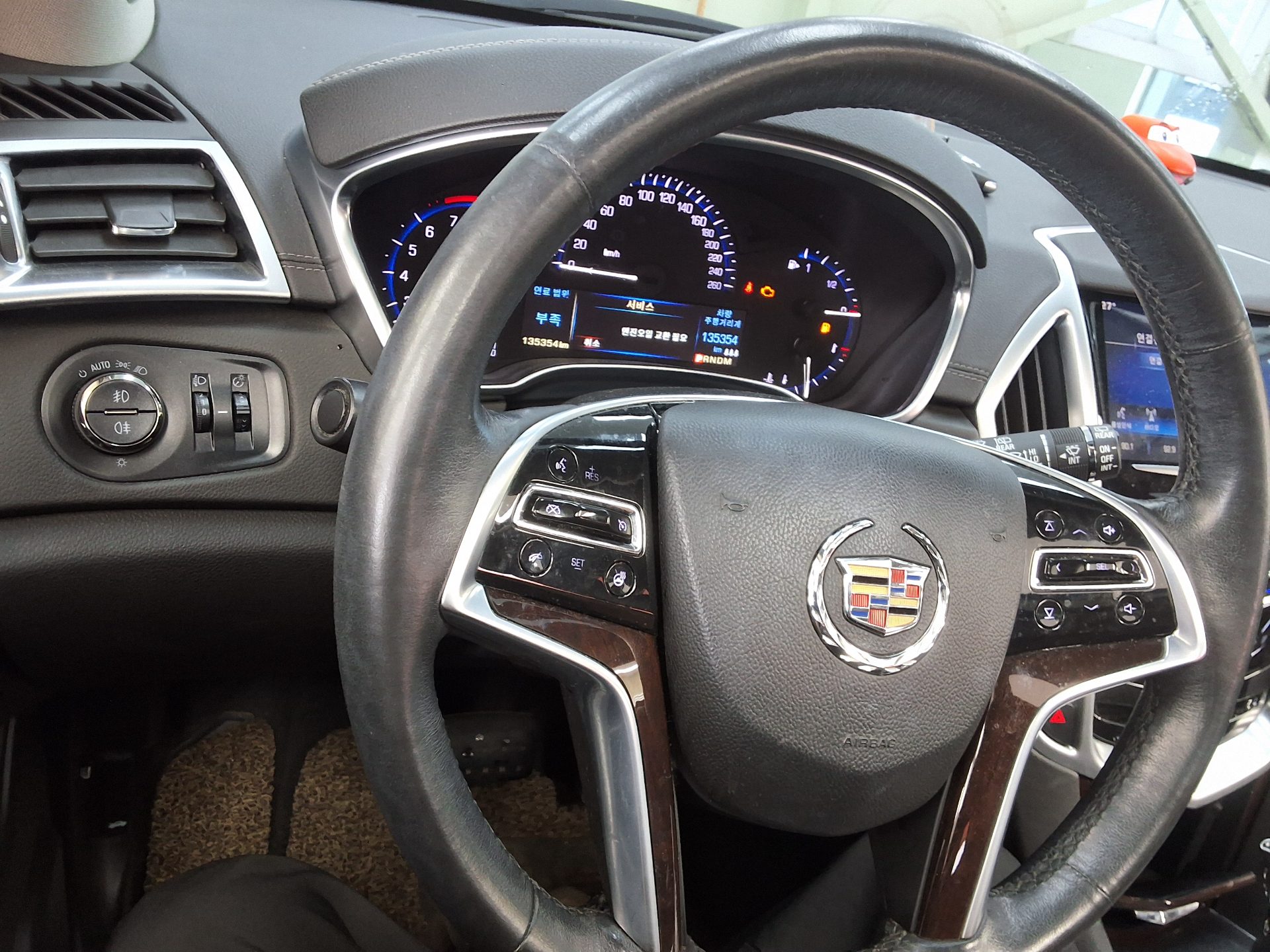 كاديلاك Srx (2Nd Gen) 3.0 V6 لكجري 2015 فاخر