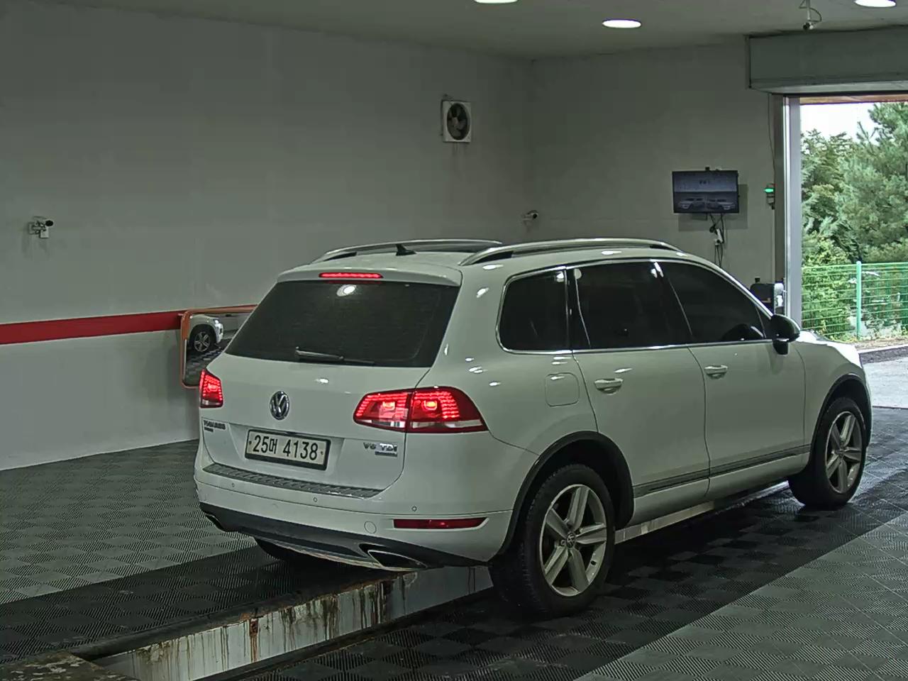 فولكس فاجن جديد طوارق (2Nd Gen) 3.0 V6 TDI Bluemotion 2013
