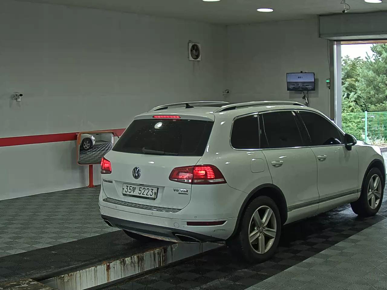فولكس فاجن جديد طوارق (2Nd Gen) 3.0 V6 TDI Bluemotion 2014