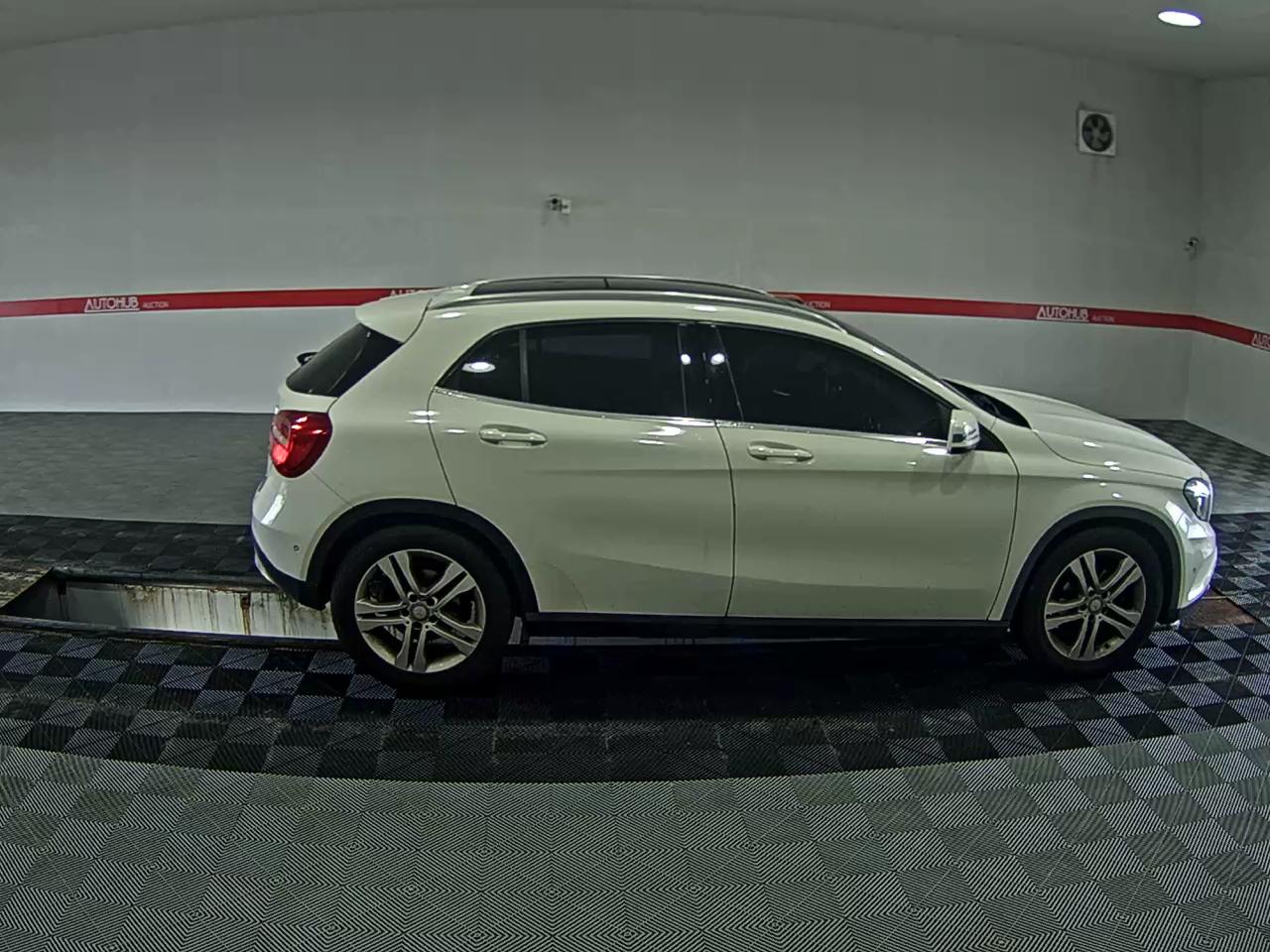 مرسيدس بنز جي إل إيه Class جي إل إيه 200 Cdi فورماتيك 2015 4MATIC
