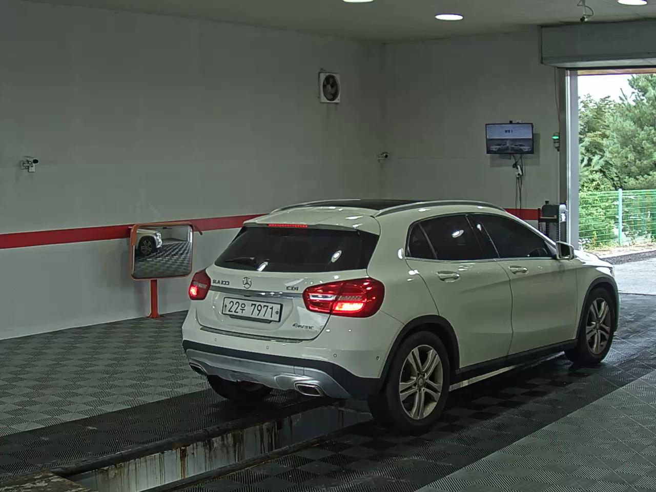 مرسيدس بنز جي إل إيه Class جي إل إيه 200 Cdi فورماتيك 2015 4MATIC