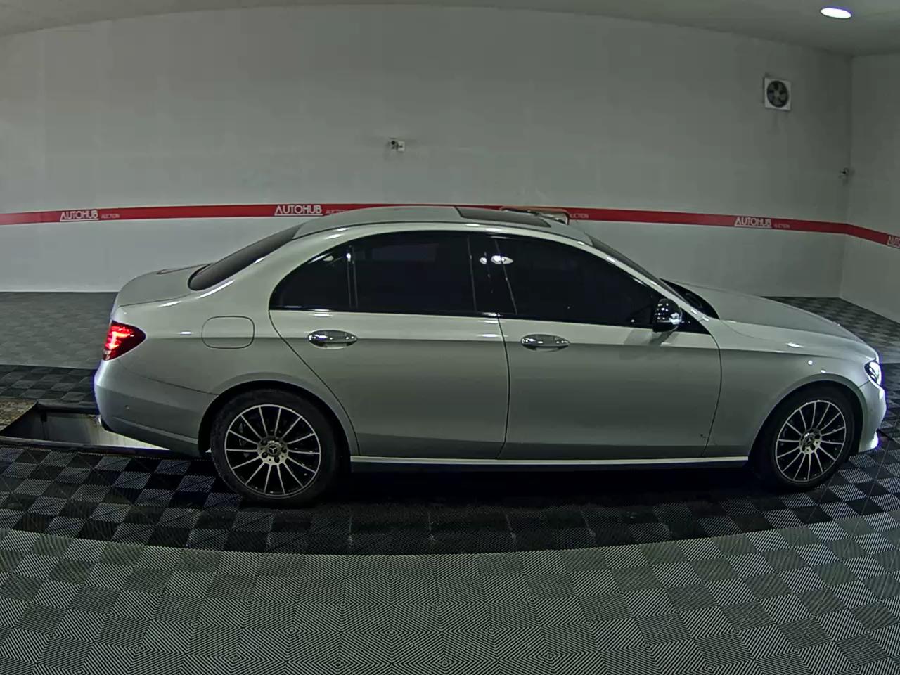 مرسيدس بنز E Class (5Th Gen) E220D Avantgarde Night Pack 2017 E220d