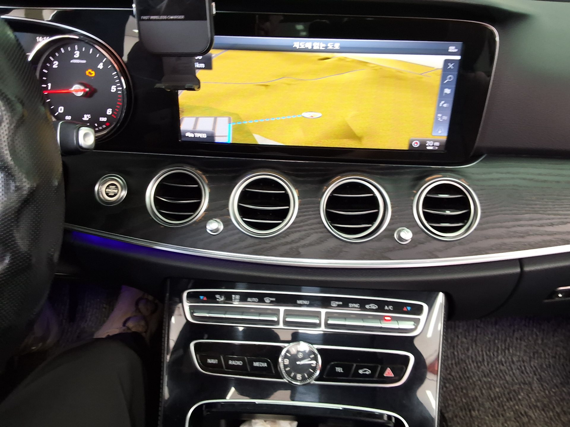 مرسيدس بنز E Class (5Th Gen) E220D Avantgarde 2018 E220d