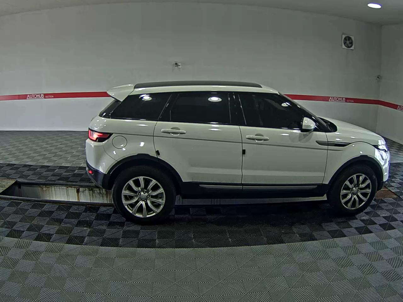 لاند روفر Rover رينج روفر Evoque 2.0 Td4 Se 2017 SE