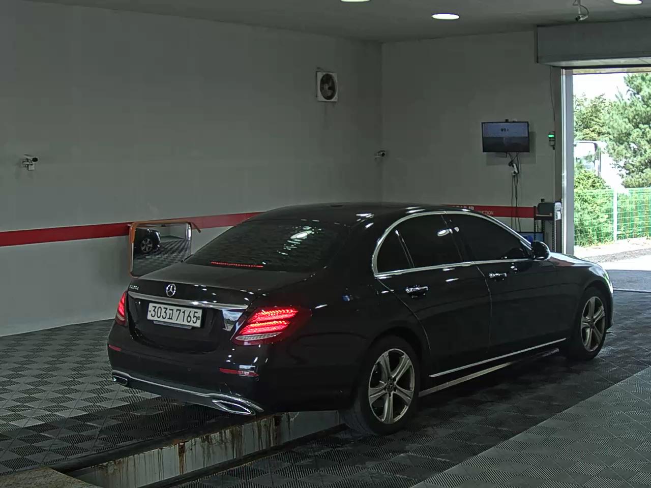 مرسيدس بنز E Class (5Th Gen) E220D Avantgarde 2018 E220d