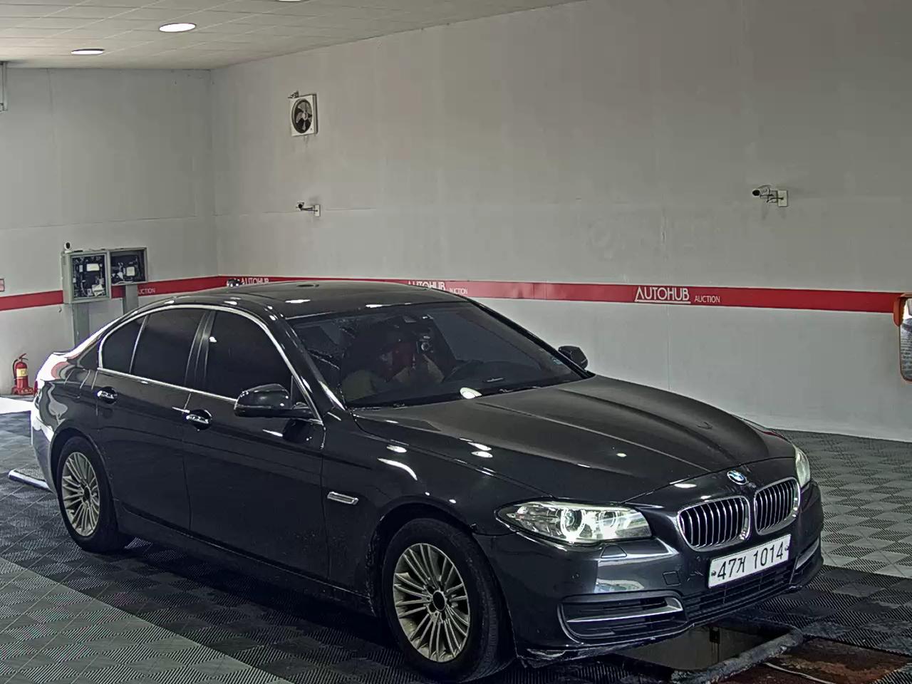 بي إم دبليو 5 Series (6Th Gen) 520D إكس درايف 2015 520d