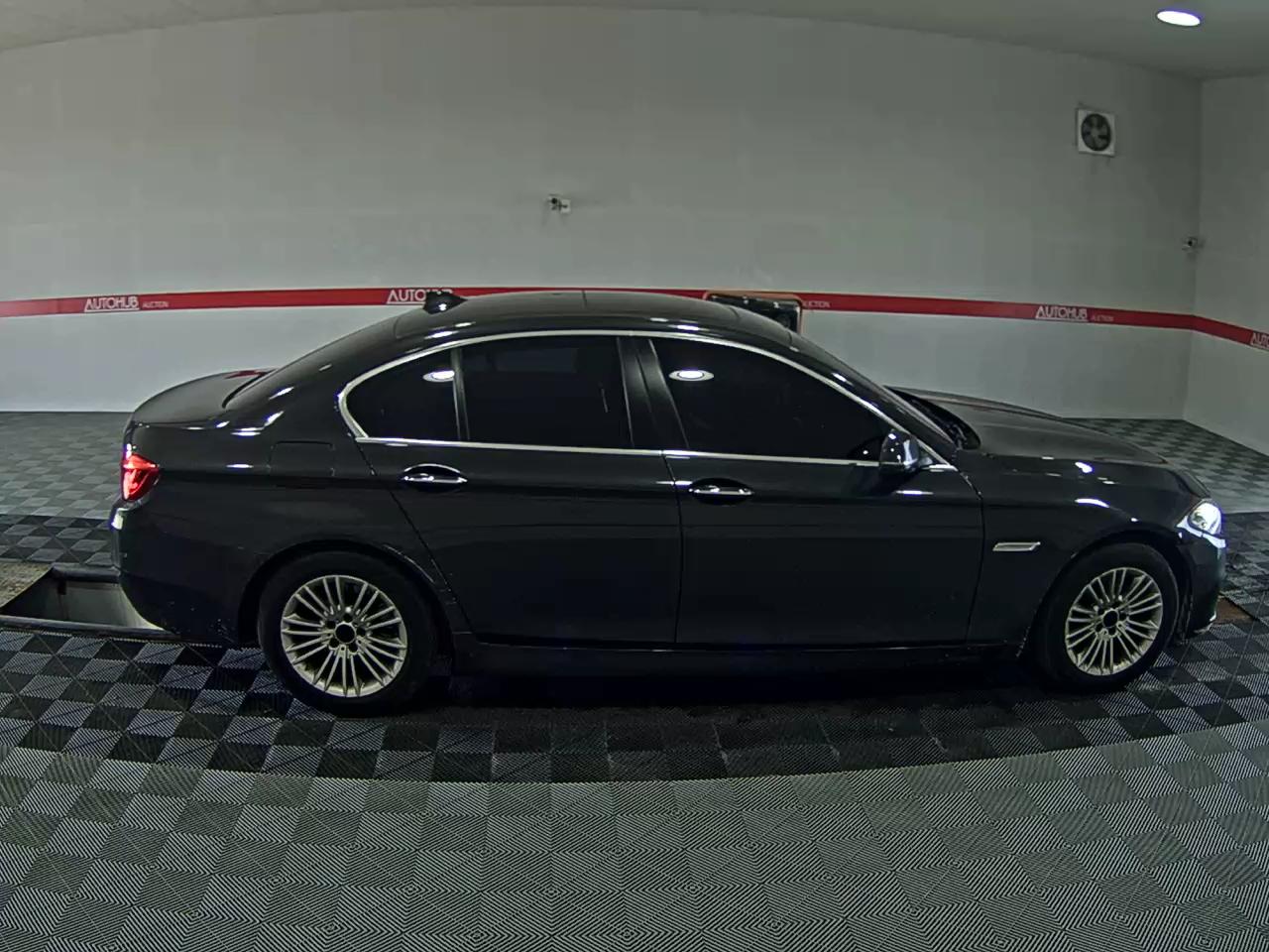 بي إم دبليو 5 Series (6Th Gen) 520D إكس درايف 2015 520d