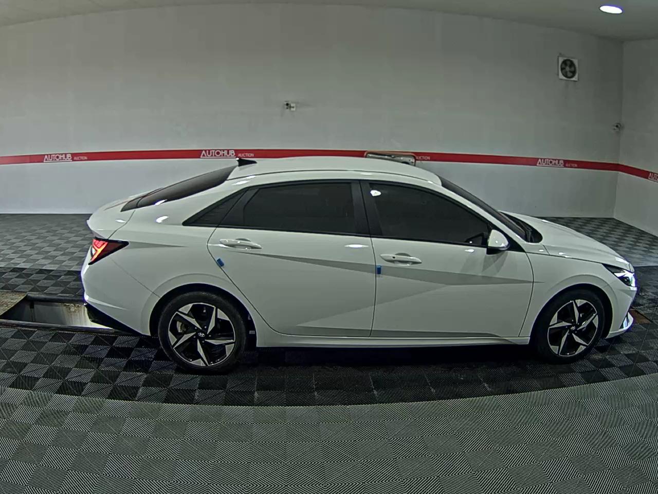 هيونداي أفانتي 2021 MODERN