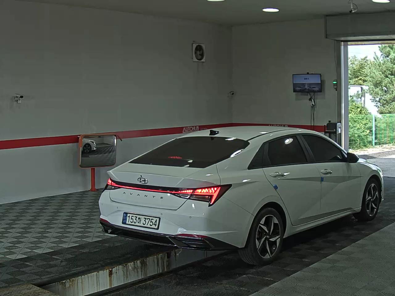 هيونداي أفانتي 2021 MODERN