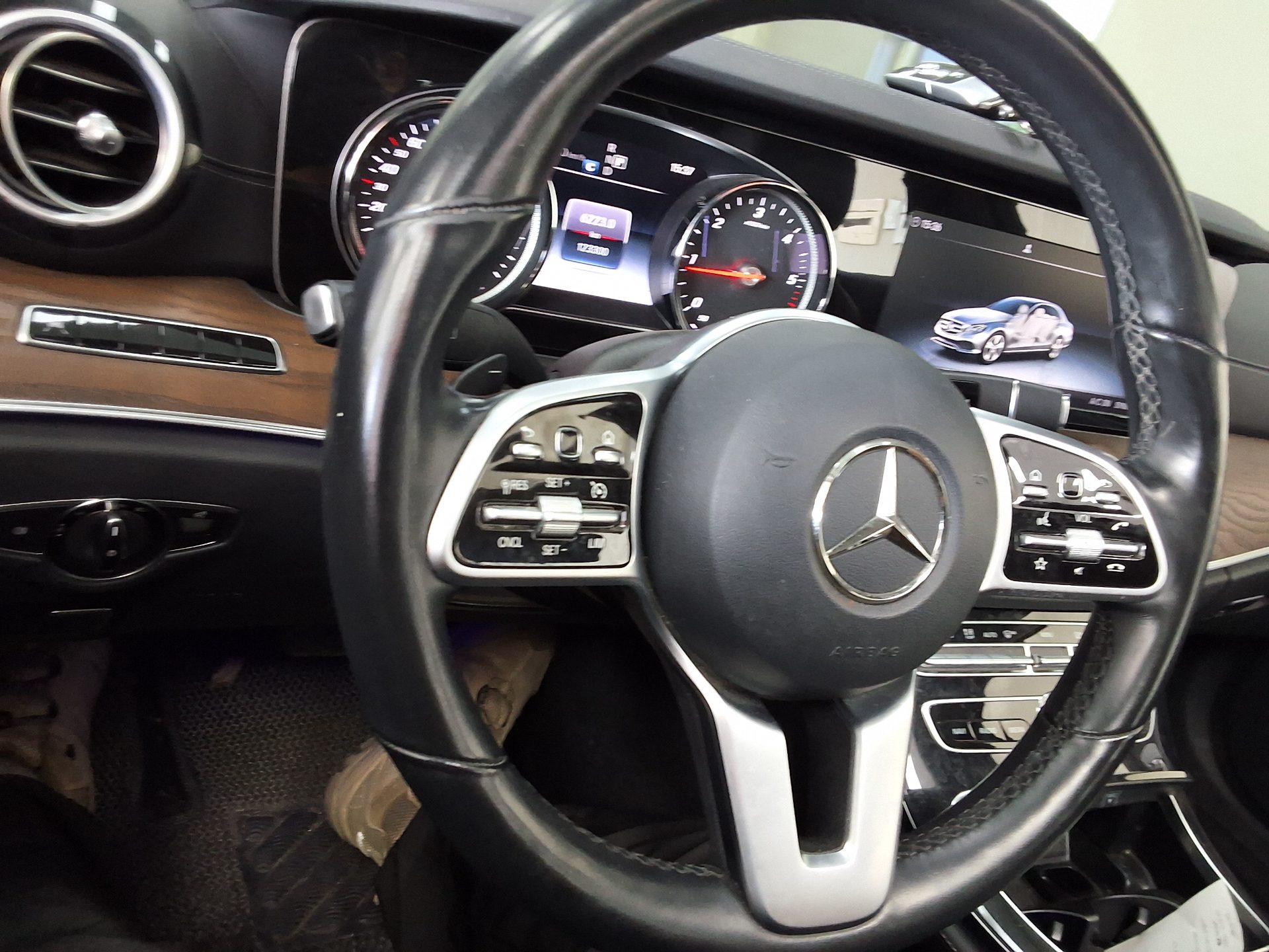 مرسيدس بنز E Class (5Th Gen) E220D فورماتيك إكسكلوسيف 2019 E220d 4MATIC إكسكلوسيف