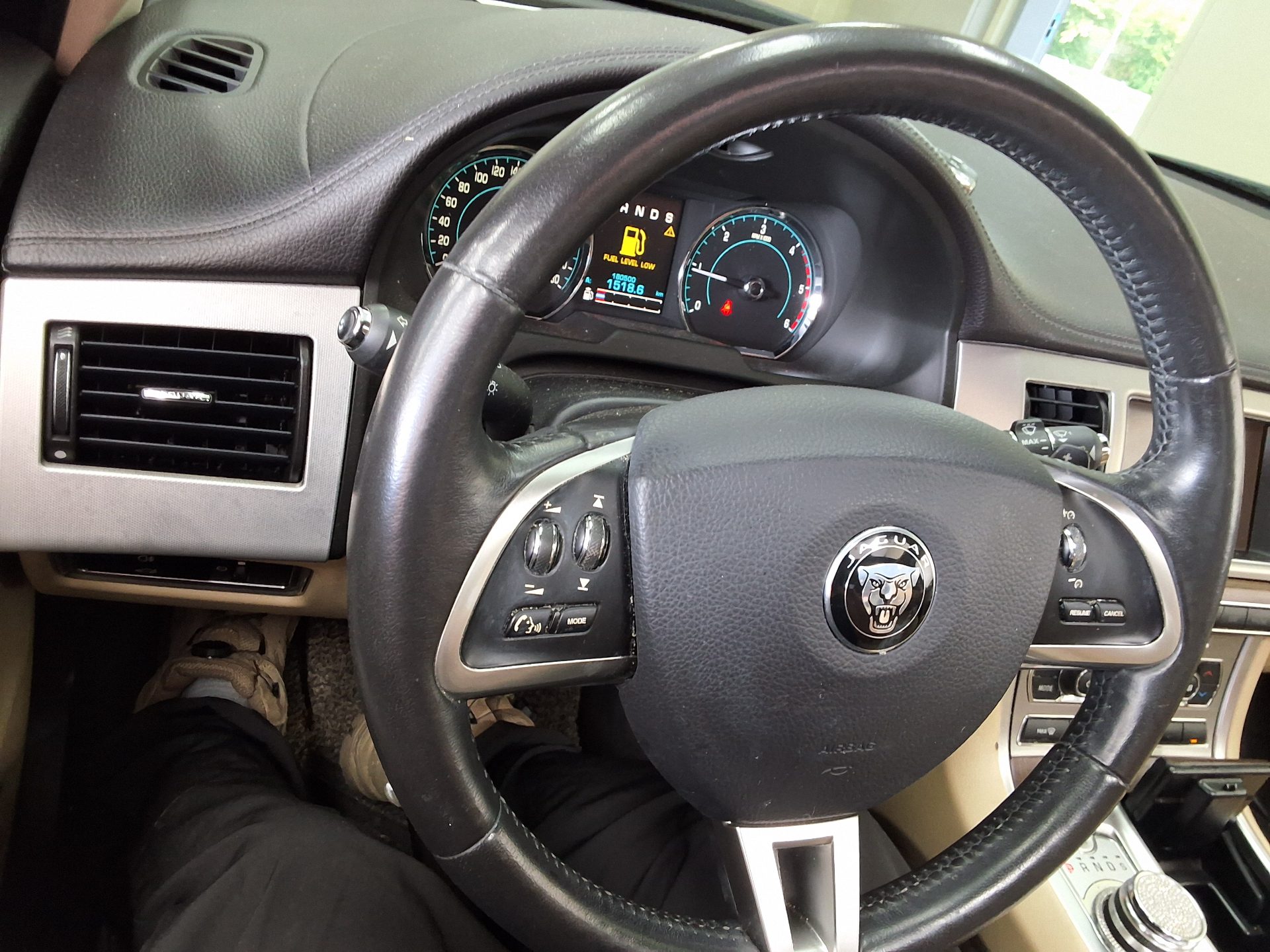 جاكوار Xf 3.0D V6 لكجري 2015 فاخر