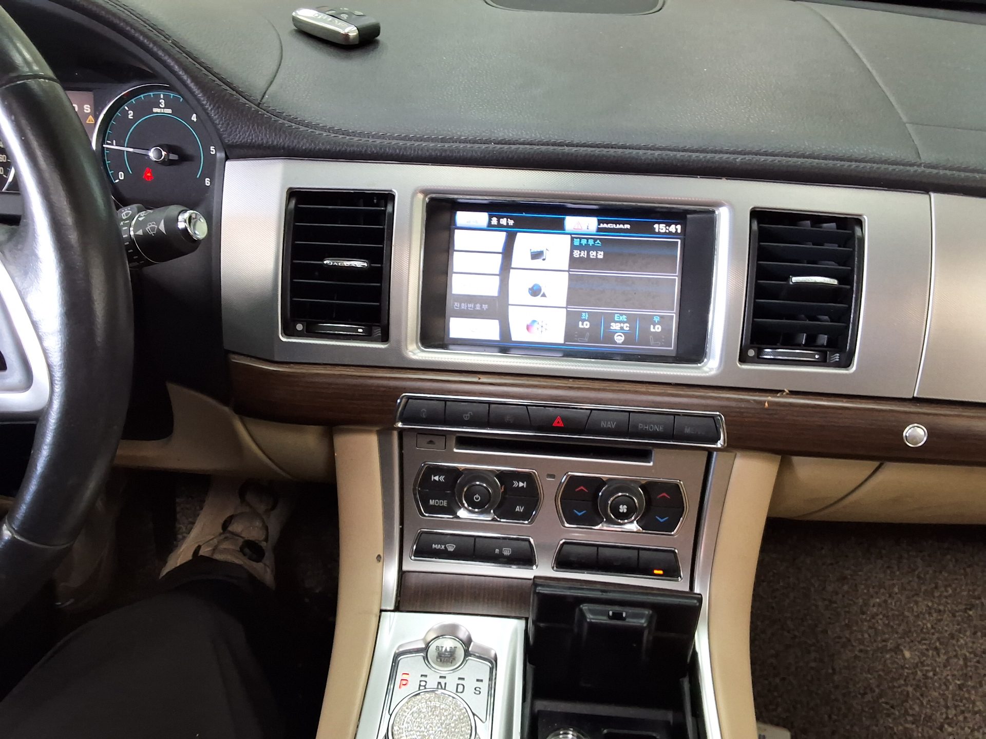 جاكوار Xf 3.0D V6 لكجري 2015 فاخر