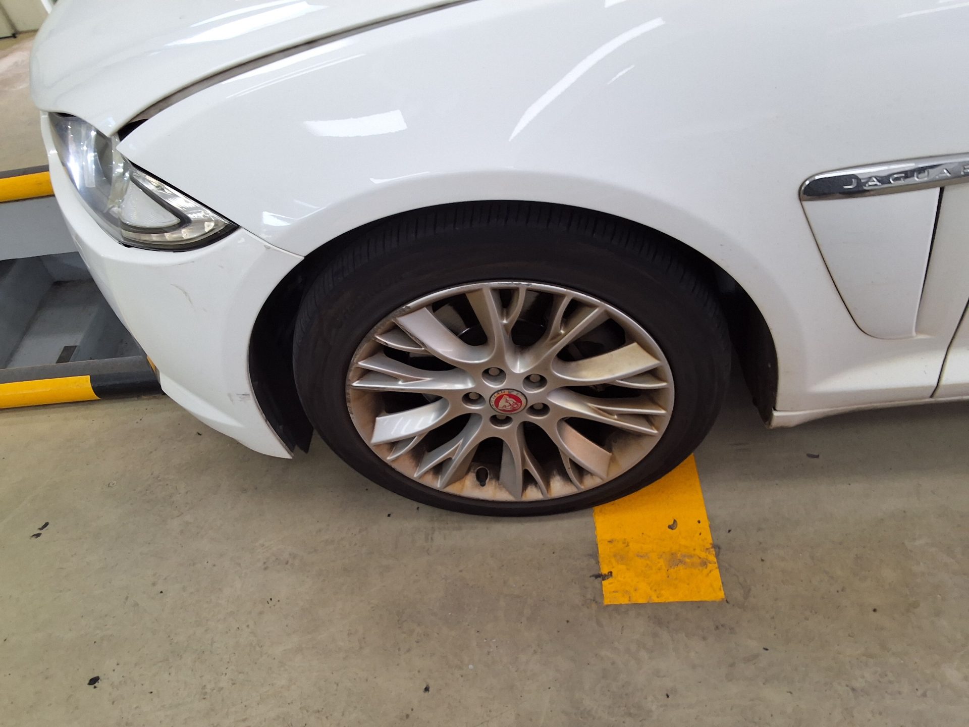 جاكوار Xf 3.0D V6 لكجري 2015 فاخر