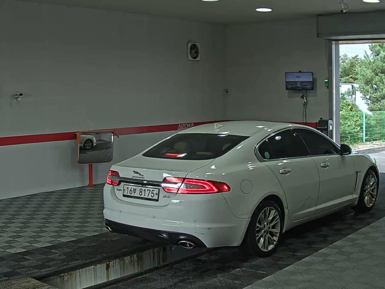 جاكوار Xf 3.0D V6 لكجري 2015 فاخر
