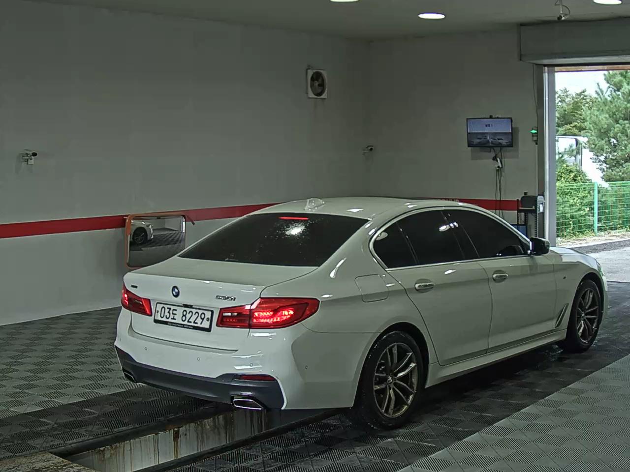 بي إم دبليو 5 Series (7Th Gen) 530I إكس درايف M Sport Pack بلس 2018 SPORT PLUS
