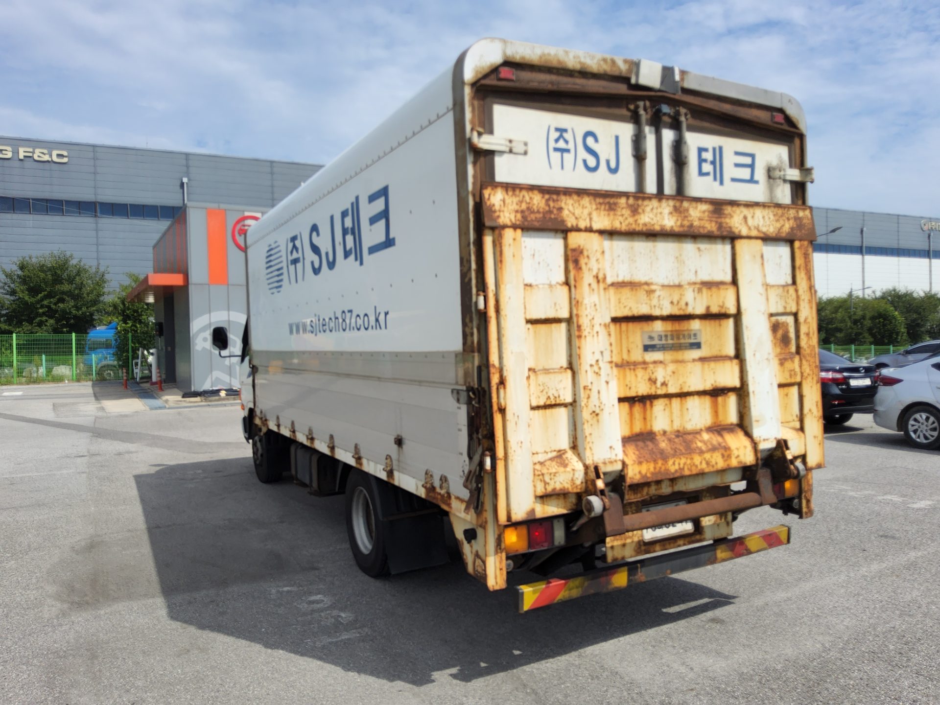 هيونداي E Mighty Wing Body 3.5 طن 2010