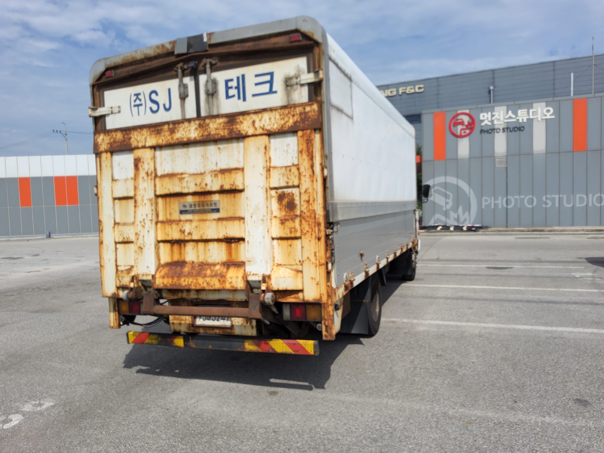 هيونداي E Mighty Wing Body 3.5 طن 2010